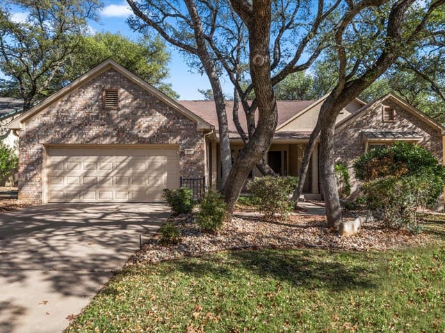 211 WHISPERING WIND DR