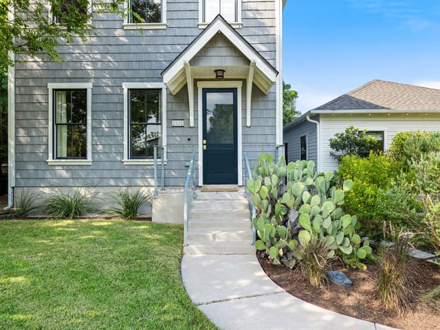 View 2110 E 9th ST 2110 E 9th ST, photo 1 of 6, Austin, TX