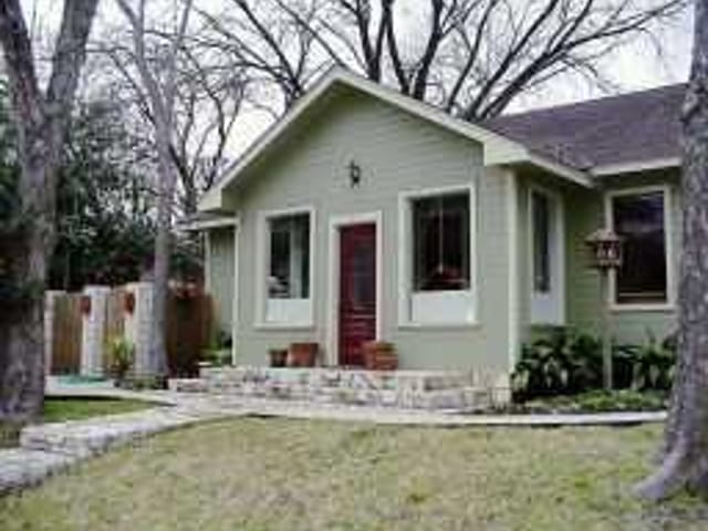 2110 EAST SIDE Dr