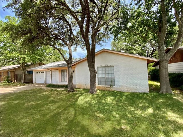 2110 Whitestone Dr