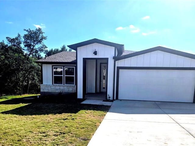 21109  Santa Paula Ave