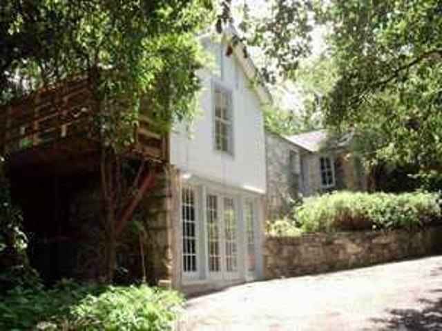 2111 Alta Vista Ave