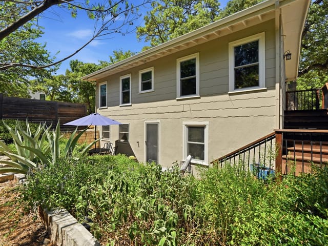View 2111 W 12th St 2111 W 12th St, photo 1 of 6, Austin, TX