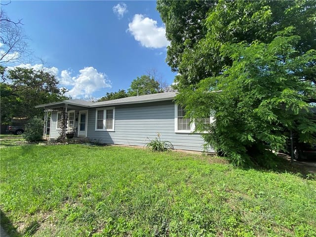 2111 Yellow Jacket Ln