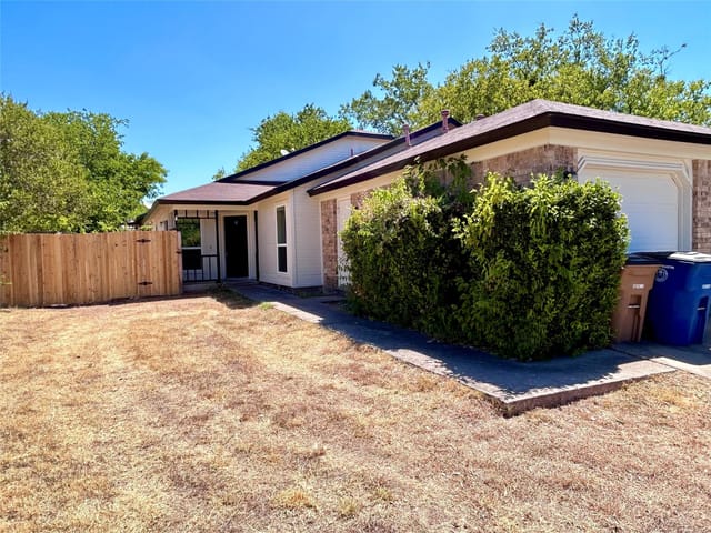 2112 Cedar Bend DR