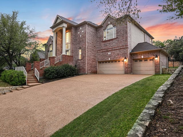 2112 Cliffs Edge DR
