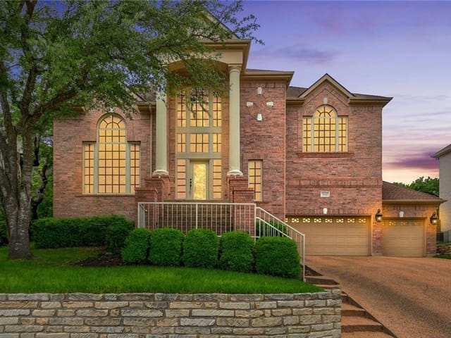 2112 Cliffs Edge DR