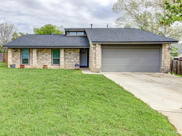 2112 Delvin Ln