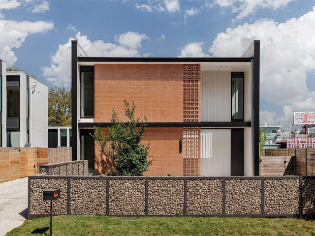 2112 Lawnmont Ave