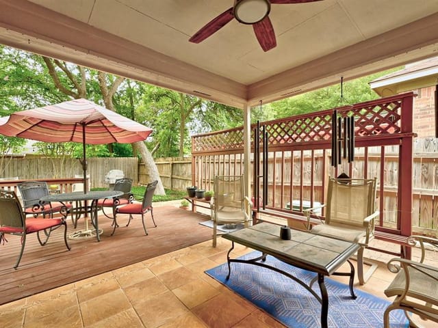 2112 Ravenscroft Dr