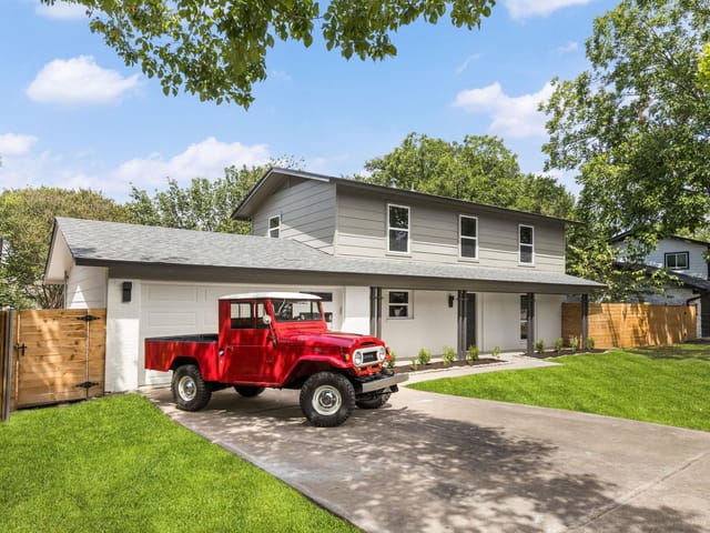 2112 Vanderbilt LN