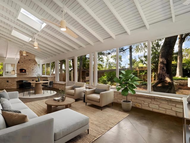 2112 Wychwood DR