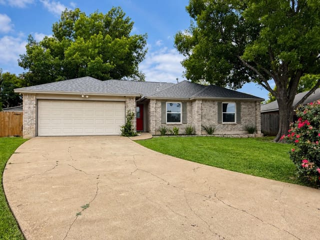 2113 Rosemary LN