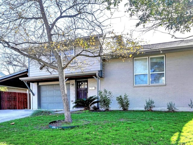 2113 Vanderbilt Ln