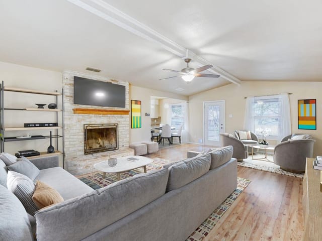 2114 Bel Air DR