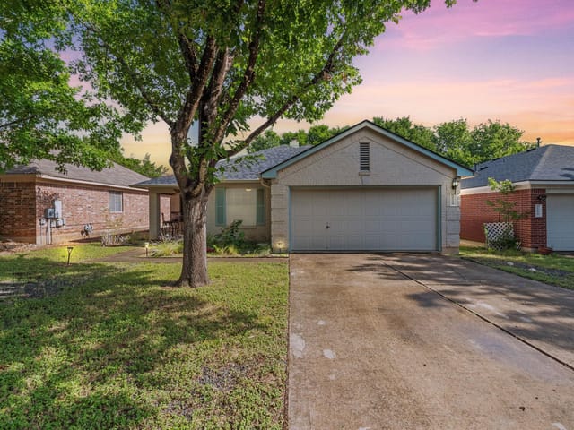 2114 Desco DR