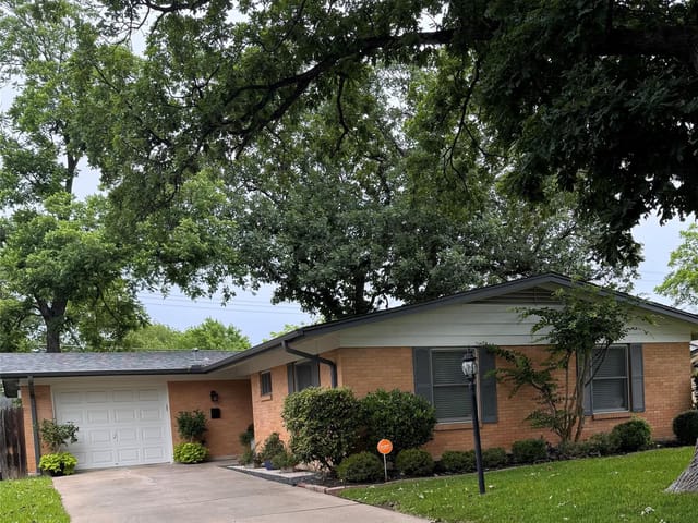 2114 Lanier Dr