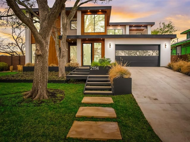 2114 Paramount Ave