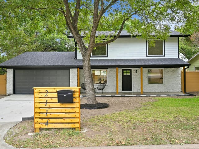 2114 Vanderbilt Ln