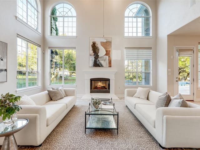 2115 Demona Dr