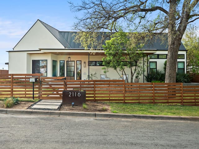 2116 Kenwood Ave