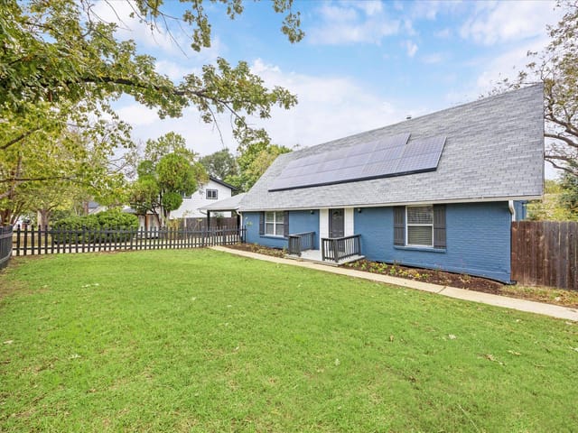 2116 Vanderbilt LN