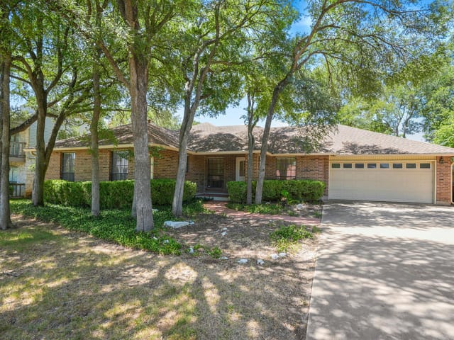 2116 Wychwood DR