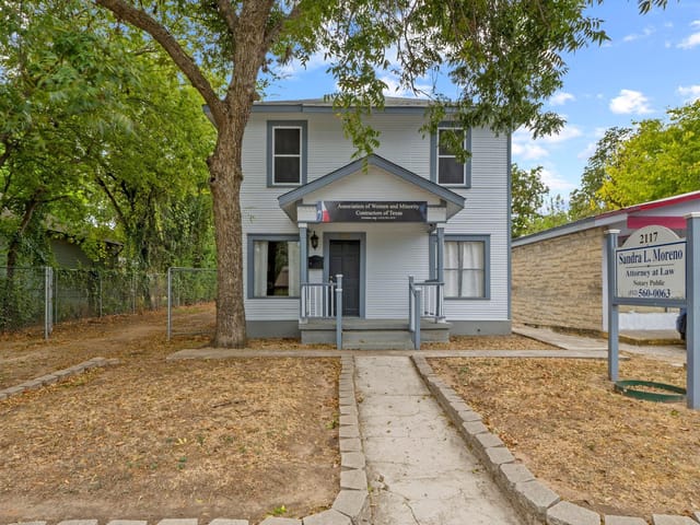 2117 E Cesar Chavez St