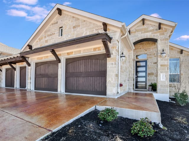 212 Olivia DR Unit #117