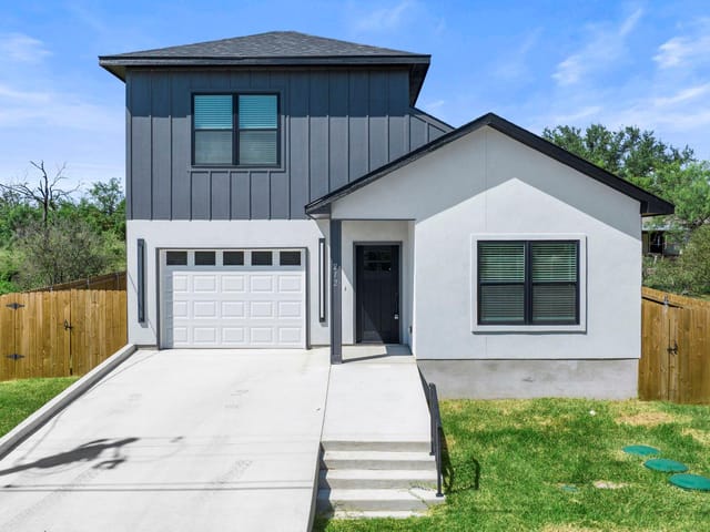 212 Southwood DR