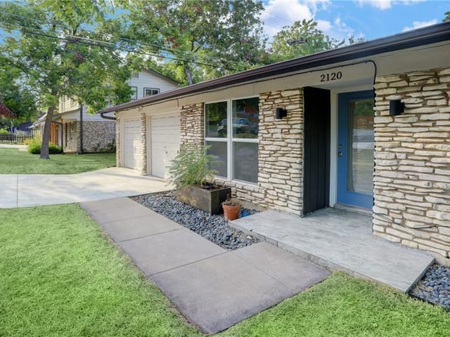 2120 Vanderbilt Ln