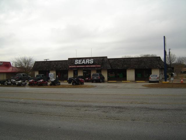 2121 Main ST