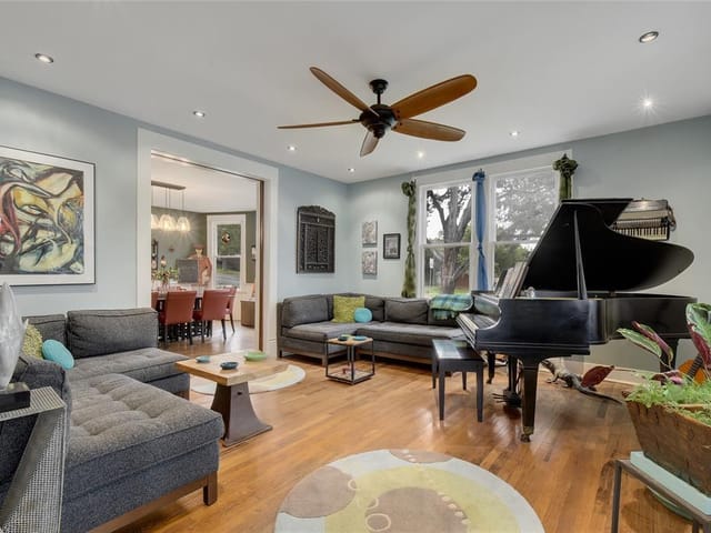 2124 Bluebonnet LN