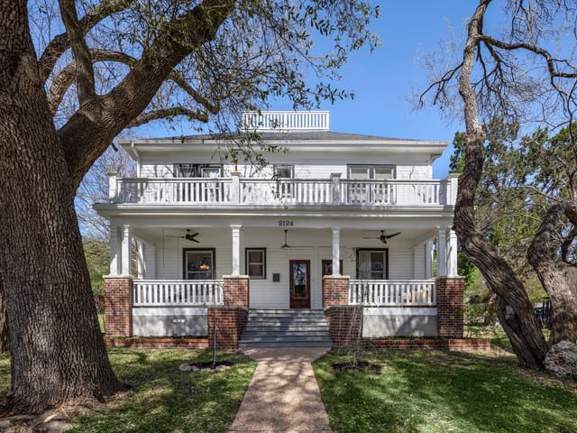 2124 Bluebonnet Ln