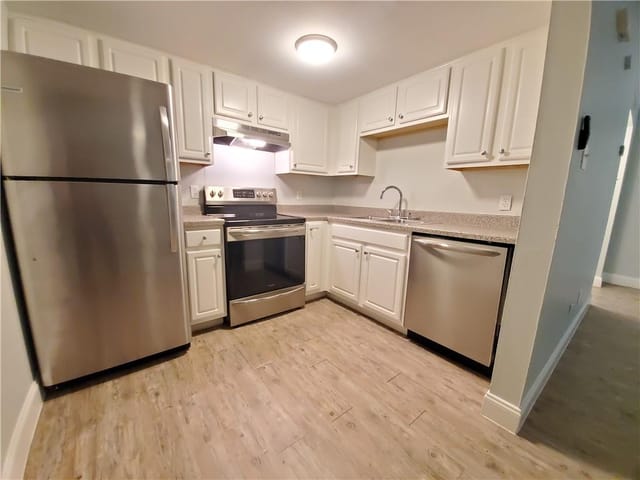 2124 Burton Dr Unit #121