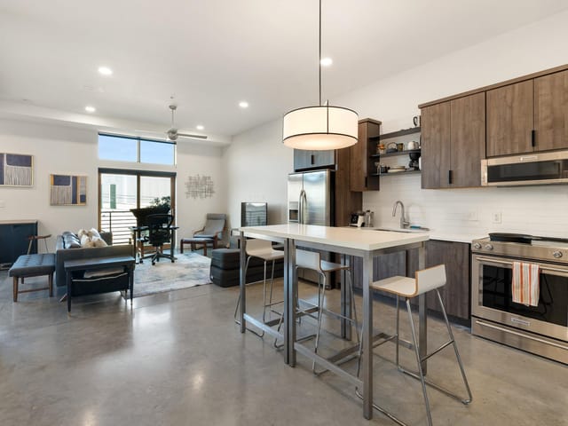 2124 E 6th St Unit #212