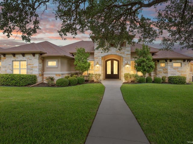 2125 Balcones PL