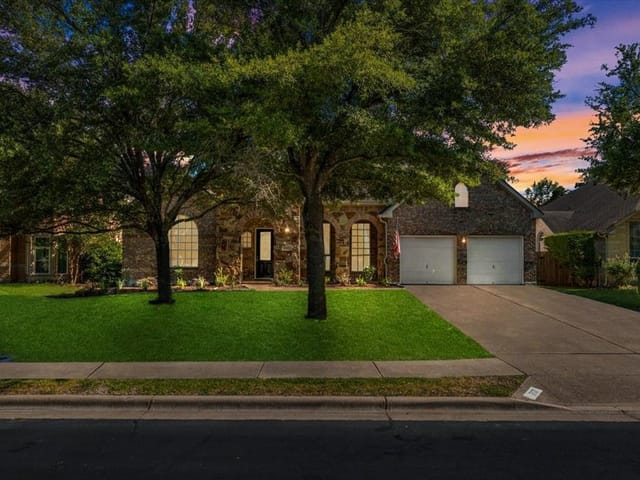 2127 Clear Lake PL