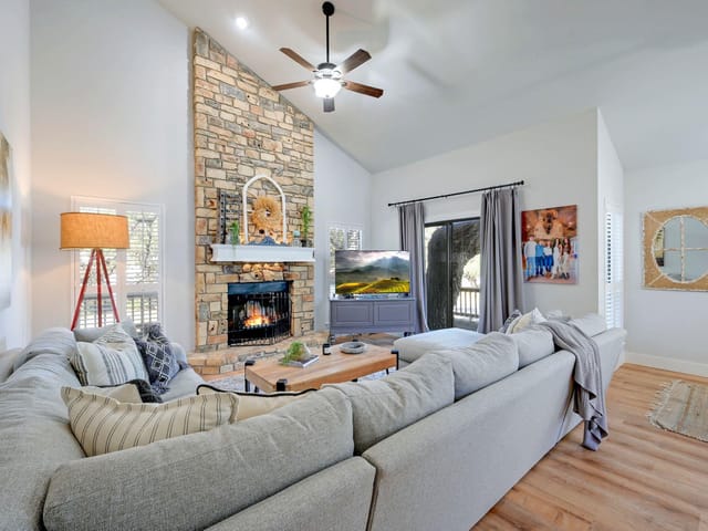 213 Overlook Ct