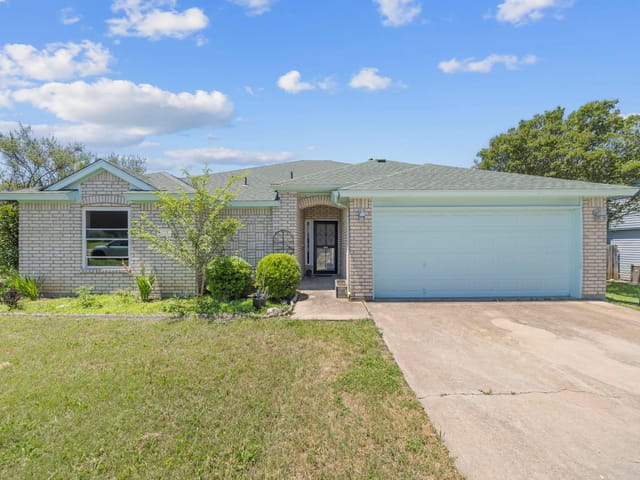 213 W Anderson Ave