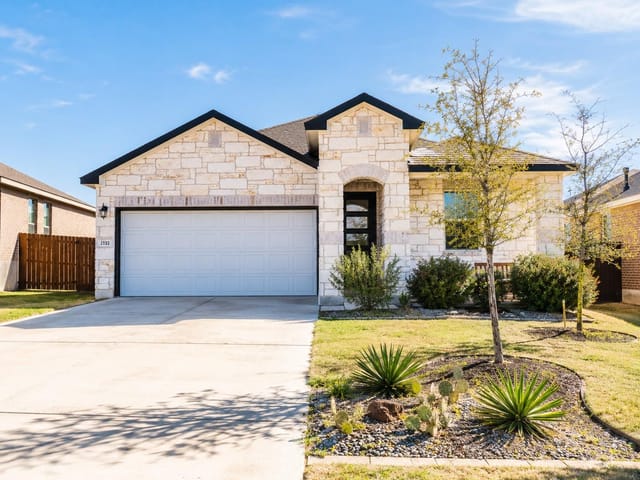 2132 Centerline LN