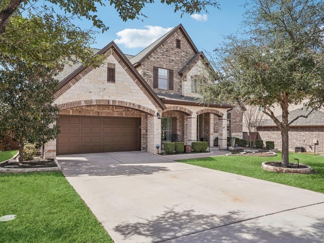 2137 Peoria Dr