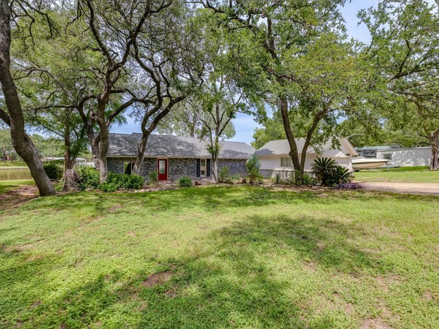 214 Island Lodges DR