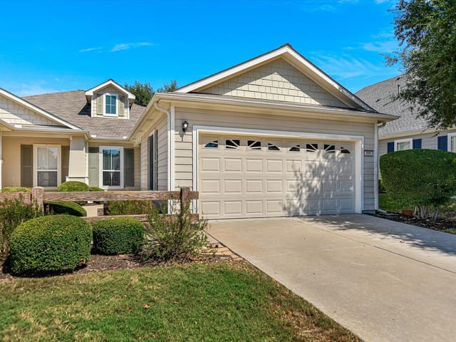 215 Bonham LOOP