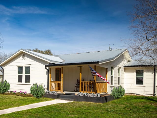 215 Paulus ST
