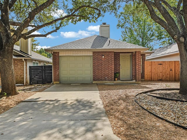 2157 Redwing WAY