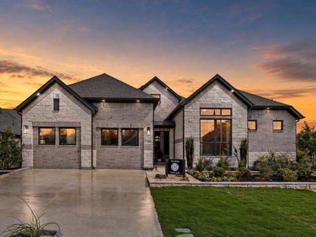 216 Firethorn CV