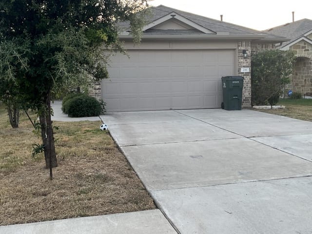 216 Frederick DR