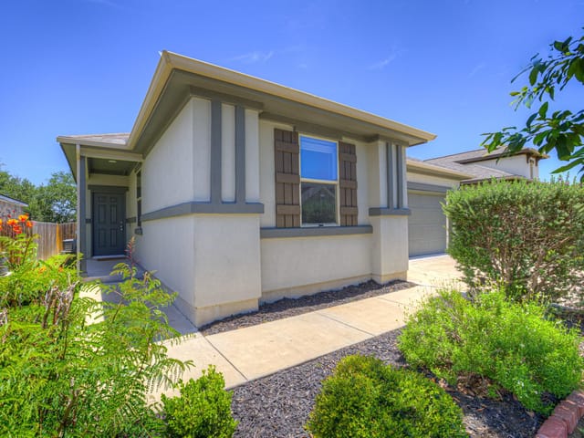 216 MARY MAX CIR