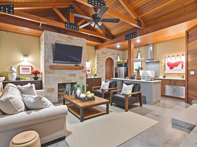 216 N Mount Rushmore Dr